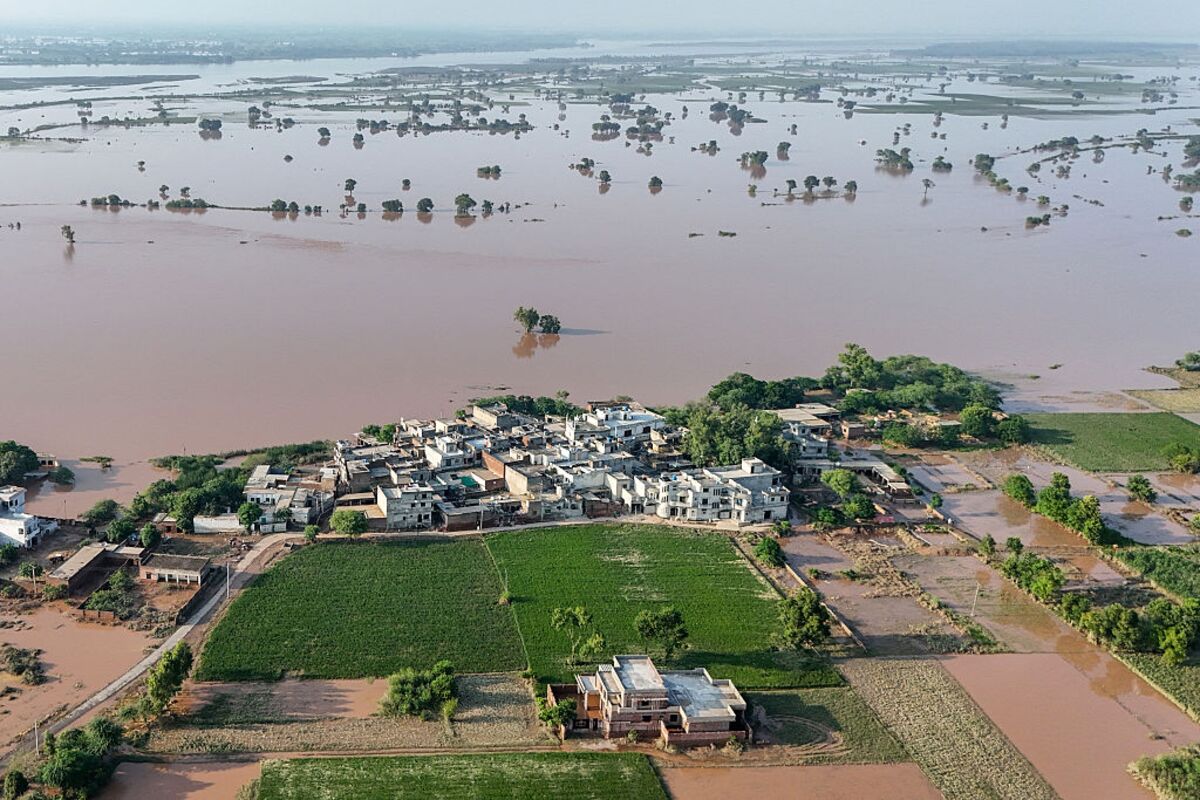 Pakistan Finance Minister Says GDP Takes Hit From Deadly Floods